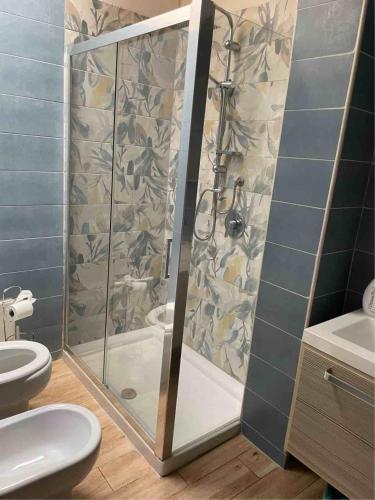 a bathroom with a shower with a glass door at Vista Mare - Case Vacanza in Taranto