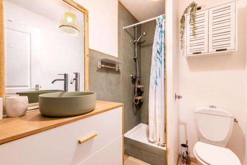 Kúpeľňa v ubytovaní Coquet appartement typique du Panier
