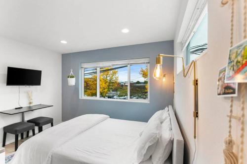 a bedroom with a white bed and a window at Anders' sweet suite - Micro Studio - 91Walkscore in Seattle
