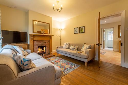 2 Hall Lane Cottages – Photos 2