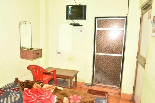 Un televizor și/sau centru de divertisment la SPOT ON Hotel Durga