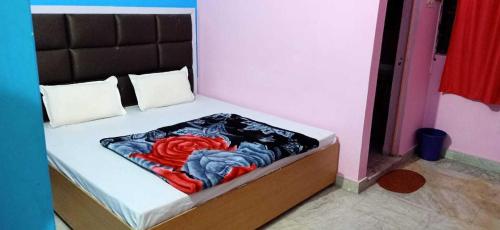Ένα ή περισσότερα κρεβάτια σε δωμάτιο στο POP Hotel Amrit Castle 2