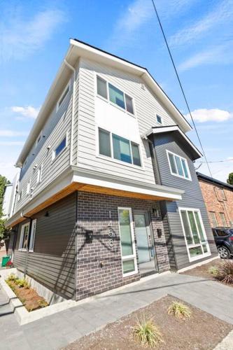 a large white house with at Evan's sweet suite - Micro Studio - 91Walkscore in Seattle