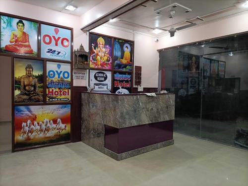 a room with posters on the wall and a counter at OYO IAE566 Neelkanth Hotel in Rewāri