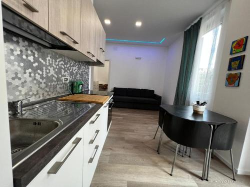 a kitchen with a sink and a table in a room at Apartament Design & Comfort in centro in Genoa