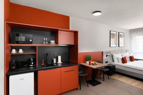 Kuchyň nebo kuchyňský kout v ubytování Florin Apart Hotel