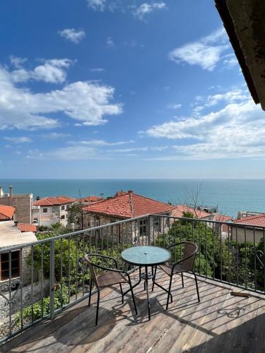 a balcony with a table and chairs and the ocean at Guesthouse Maritimo in Ulcinj