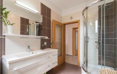 a bathroom with a sink and a glass shower at Beautiful Home In Vodnjan With Ethernet Internet in Vodnjan