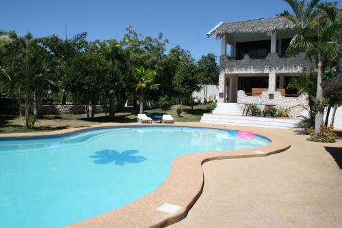 The swimming pool at or close to The Blue Orchid Resort