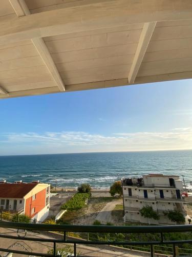 a view of the ocean from a balcony at Rozos House in Loutsa
