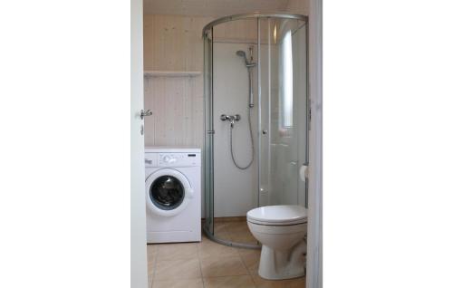 a bathroom with a toilet and a washing machine at Friedrichskoog-deichblick 22 in Friedrichskoog
