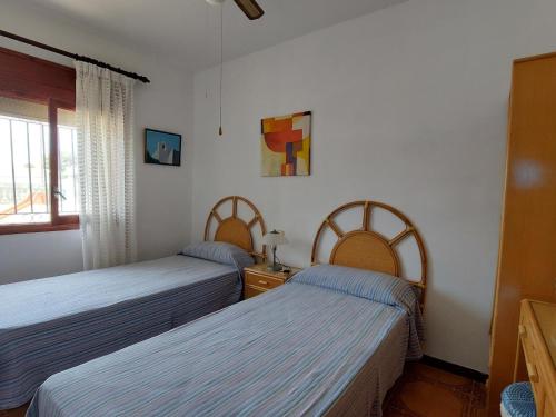 Posteľ alebo postele v izbe v ubytovaní Costa Dorada: Villa à L'Ametlla de Mar - Piscine Privée, Proche Plage, Tout Confort - ES-221-5