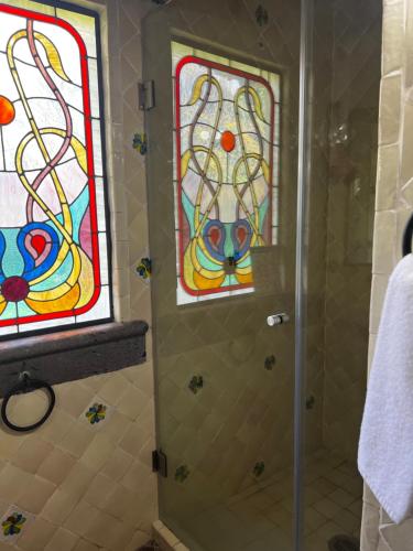 Un baño de Casa Bugambilia, Un Pequeño Hotel en Tepoztlán