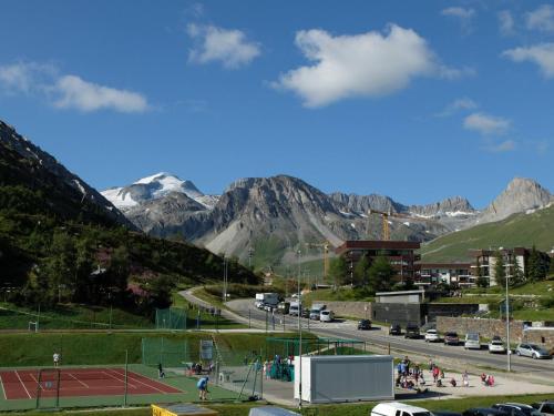 Appartement rénové au pied des pistes avec balcon à Tignes