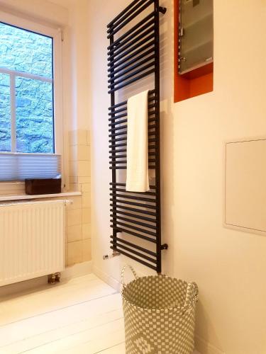 a bathroom with a mirror and a chair and a window at Ferienwohnung am Schloss Colditz in Colditz