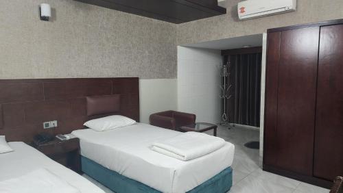Ένα ή περισσότερα κρεβάτια σε δωμάτιο στο Hotel Media