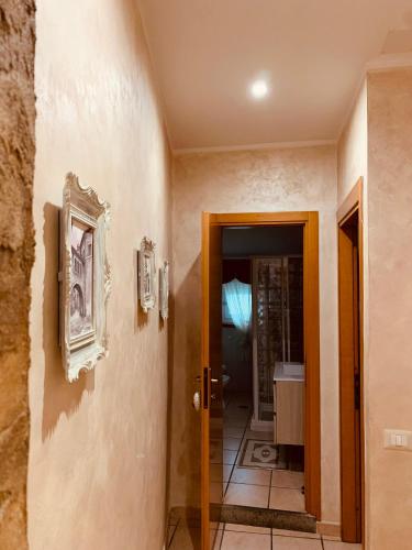 a hallway with a door leading to a bathroom at La Candida Rosa L T Anagni in Anagni