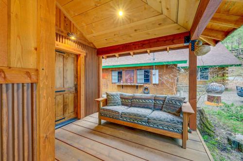 Gambar di galeri bagi Creekside Cabin about 20 Mi to Kings Canyon Park! di Badger