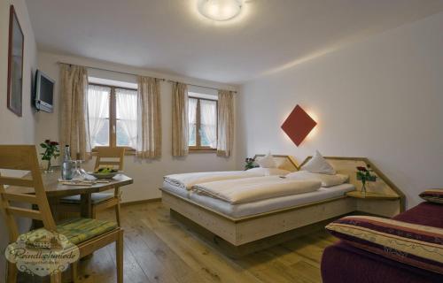 Postel nebo postele na pokoji v ubytování Landgasthof - Hotel Reindlschmiede