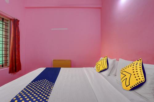 Voodi või voodid majutusasutuse OYO Hotel Hidden Valley toas