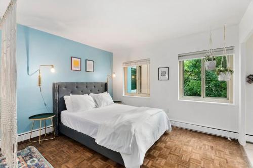 a bedroom with a large bed and two windows at Studio in the Heart of Seattle - Fast Wi-Fi & AC in Seattle