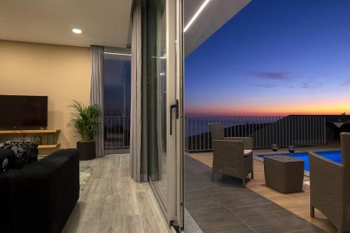 Villa da Silva (Heated Pool and Private Parking)