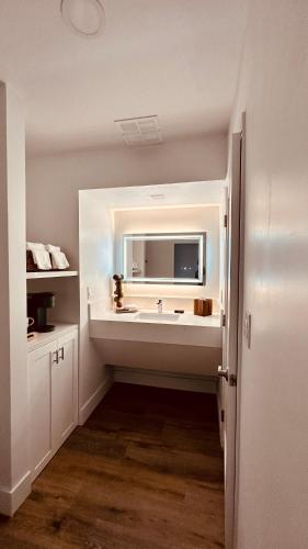 Η κουζίνα ή μικρή κουζίνα στο Ocean Villa Inn