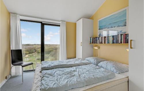 a bedroom with a bed and a large window at Fan Bad, Lejl, 59 in Fanø
