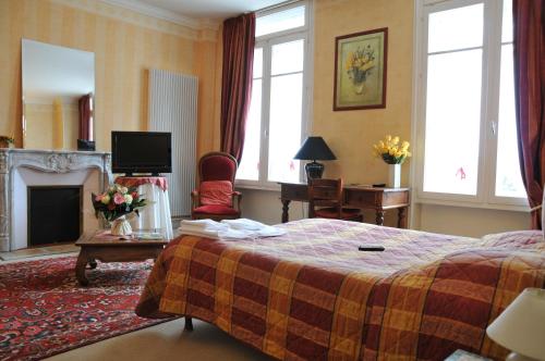 Säng eller sängar i ett rum på Hôtel De Paris