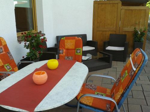 a table and chairs with a yellow bowl on it at Haus Mattle in Pettneu am Arlberg