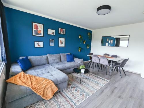 Ruang duduk di Modern flat with elevator/balcony/parking