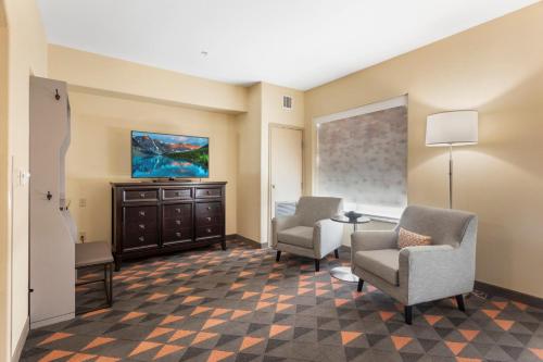 a hotel room with two chairs and a tv at Holiday Inn Hotel & Suites Waco Northwest by IHG in Bellmead