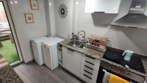 a small kitchen with a sink and a refrigerator at Apartament Picasso in Tarragona