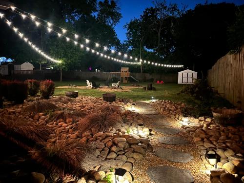 Taman di luar Cozy Family-Friendly home w/ fenced-in backyard