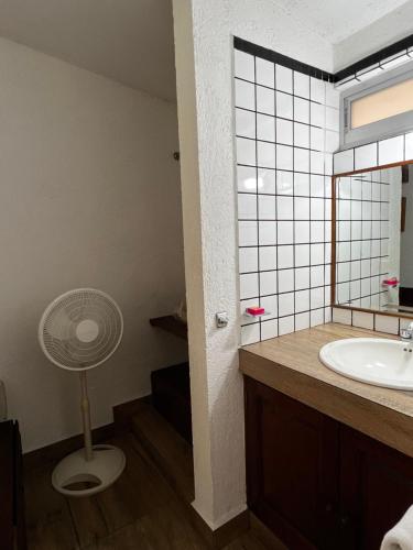 Un baño de Casa Bugambilia, Un Pequeño Hotel en Tepoztlán