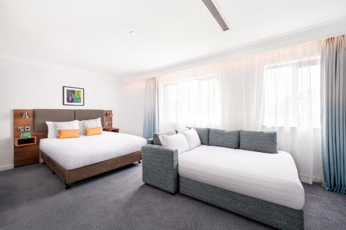 Holiday Inn Birmingham Bromsgrove by IHGにあるベッド