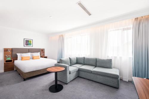 Holiday Inn Birmingham Bromsgrove by IHGにあるベッド