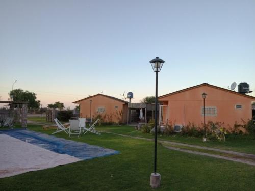 a yard with a house and a street light at El refugio Anillaco in Anillaco