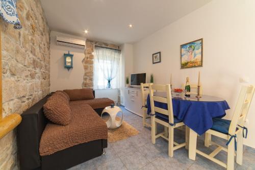 a living room with a table and a couch and a kitchen at Apartments by the sea Kastel Novi, Kastela - 21210 in Kaštela