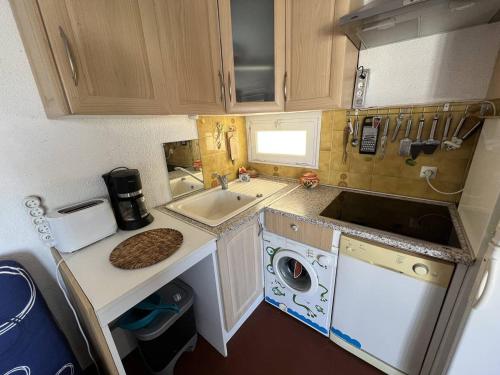 Photo de la galerie de l'établissement Appartement T2, Clim, Terrasse, 4 pers, à 150m de la plage - Port Leucate - FR-1-81-588, à Leucate