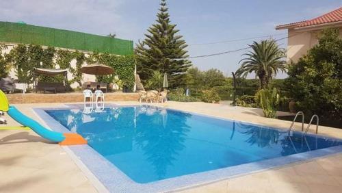 สระว่ายน้ำที่อยู่ใกล้ ๆ หรือใน Villa Lorangeraie, Wilaya de Tlemcen