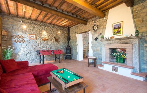 Posedenie v ubytovaní Cozy Apartment In Benabbio With Kitchen