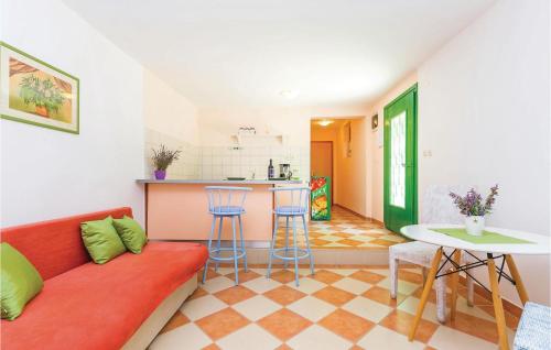 Η κουζίνα ή μικρή κουζίνα στο 2 Bedroom Amazing Home In Crikvenica