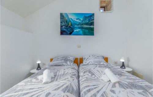 a bed in a bedroom with a picture on the wall at 3 Bedroom Cozy Home In Svetvincenat in Svetvinčenat