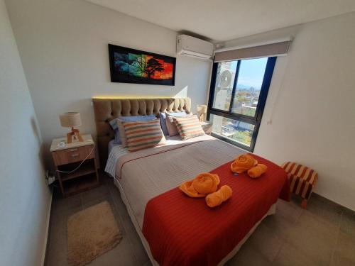 a bedroom with a bed with two towels on it at Acogedor Departamento Vista a Cordillera in Godoy Cruz