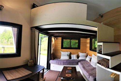 Χώρος καθιστικού στο La Tiny House Terra Nostra