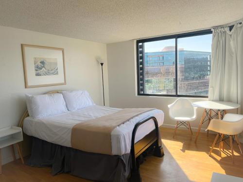 A bed or beds in a room at Marvelous Mountain View Studio condo
