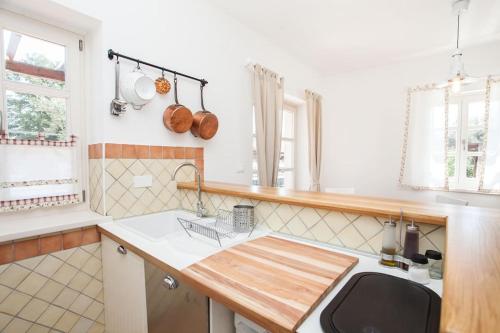 Kuchyň nebo kuchyňský kout v ubytování Villa Petra
