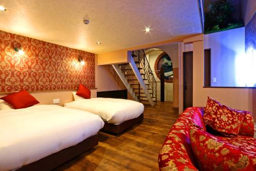 a hotel room with two beds and a staircase at The Ocean Hills 大東温泉 LIBERTY RESORT in Kakegawa