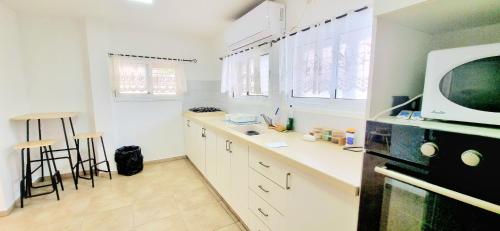 Dapur atau dapur kecil di דירת נופש במרכז טבריה